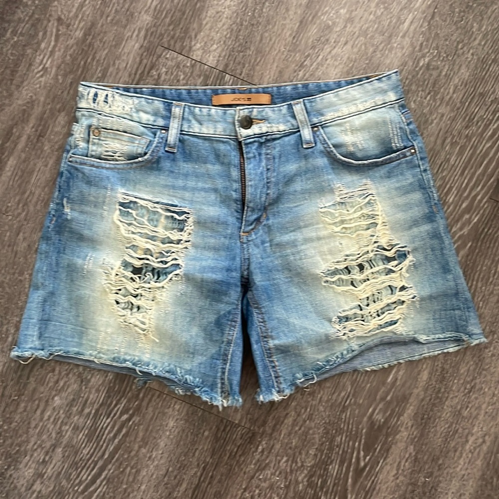 Joe’s Distressed Boyfriend Shorts - Sz 26